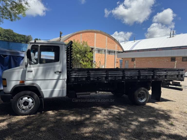 MERCEDES-BENZ - 710 - 2000/2000 - Branca - Sob Consulta